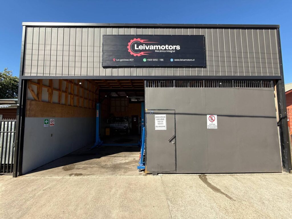 Fachada del taller Leiva Motors en Las Gaviotas 37, Panguipulli